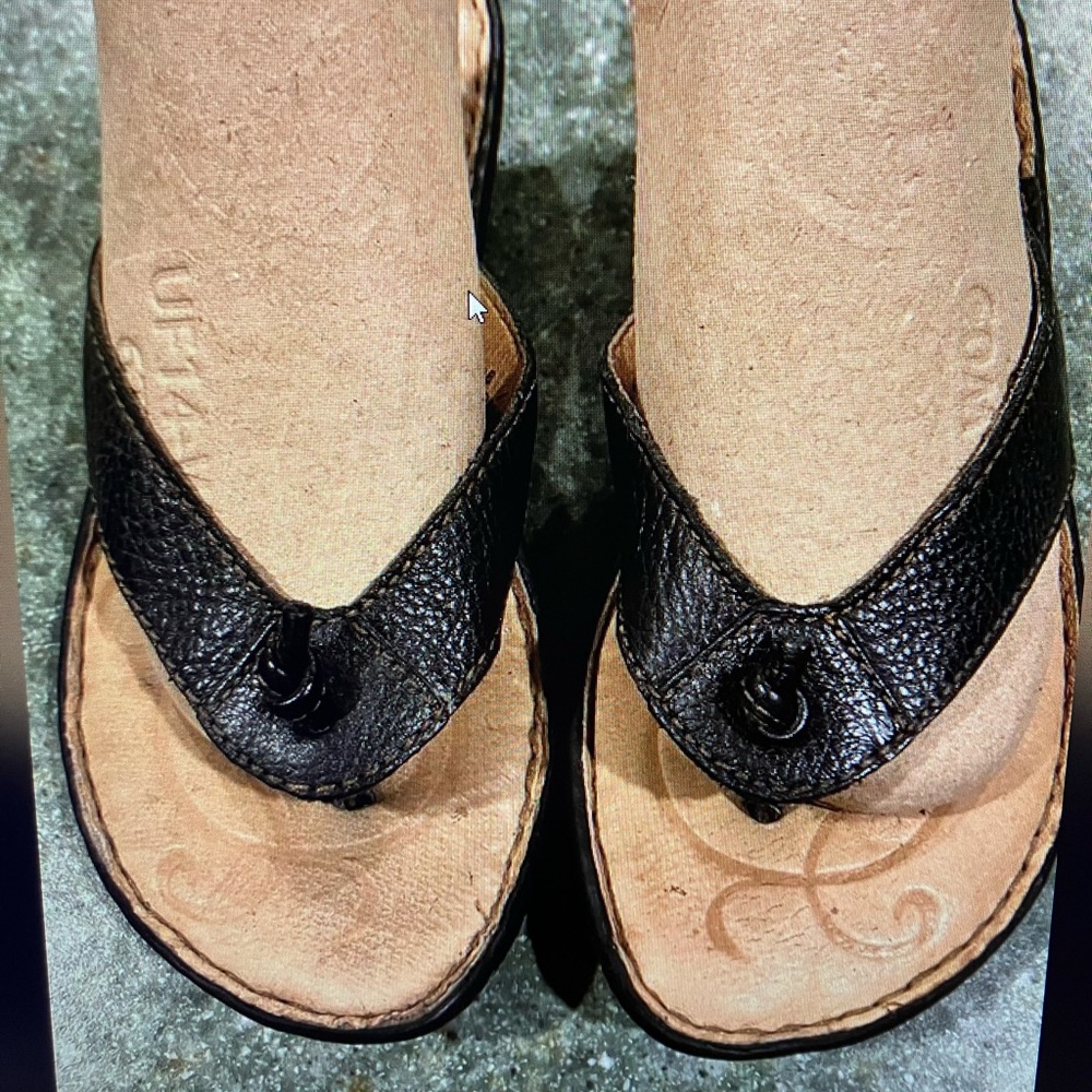 Born women’s thong sandals pebble Leather color black size 6 like new